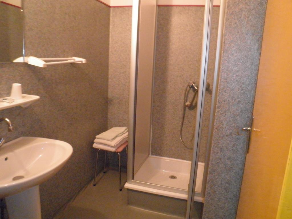 La Pierre Blanche Hotel Luzenac Kamer foto